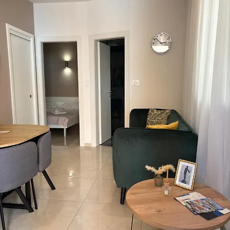 Lucy Apartment *